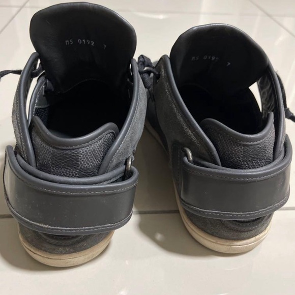 Mens Louis Vuitton Graphite Trainers - Picture 3 of 5